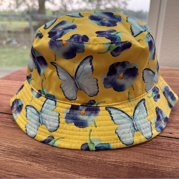 Petals and Peacocks yellow bucket hat with 90s floral butterfly motif - Picture 3 of 7